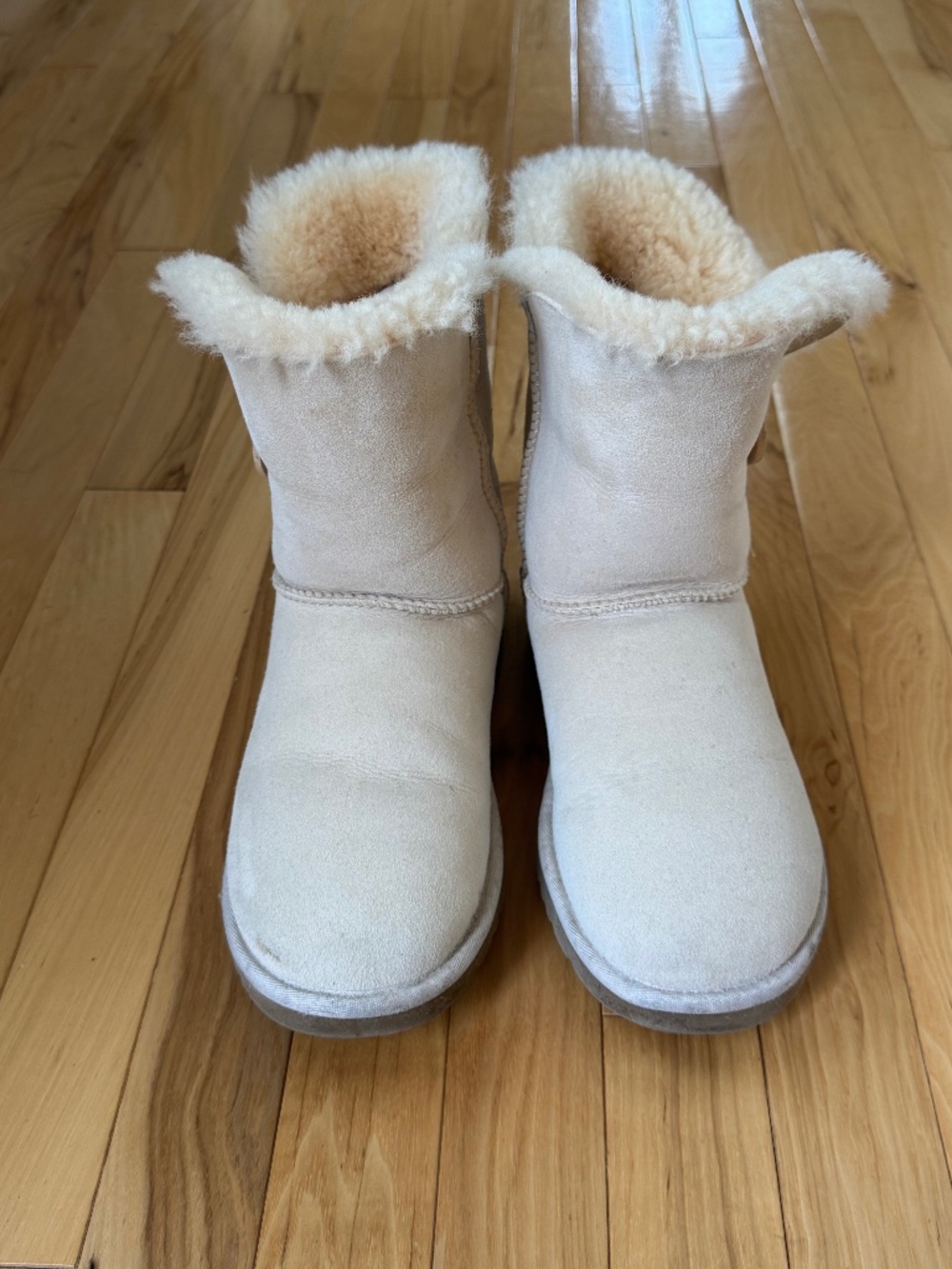 Ugg Boots - Genuine Lamb Leather, shearling trim lining
